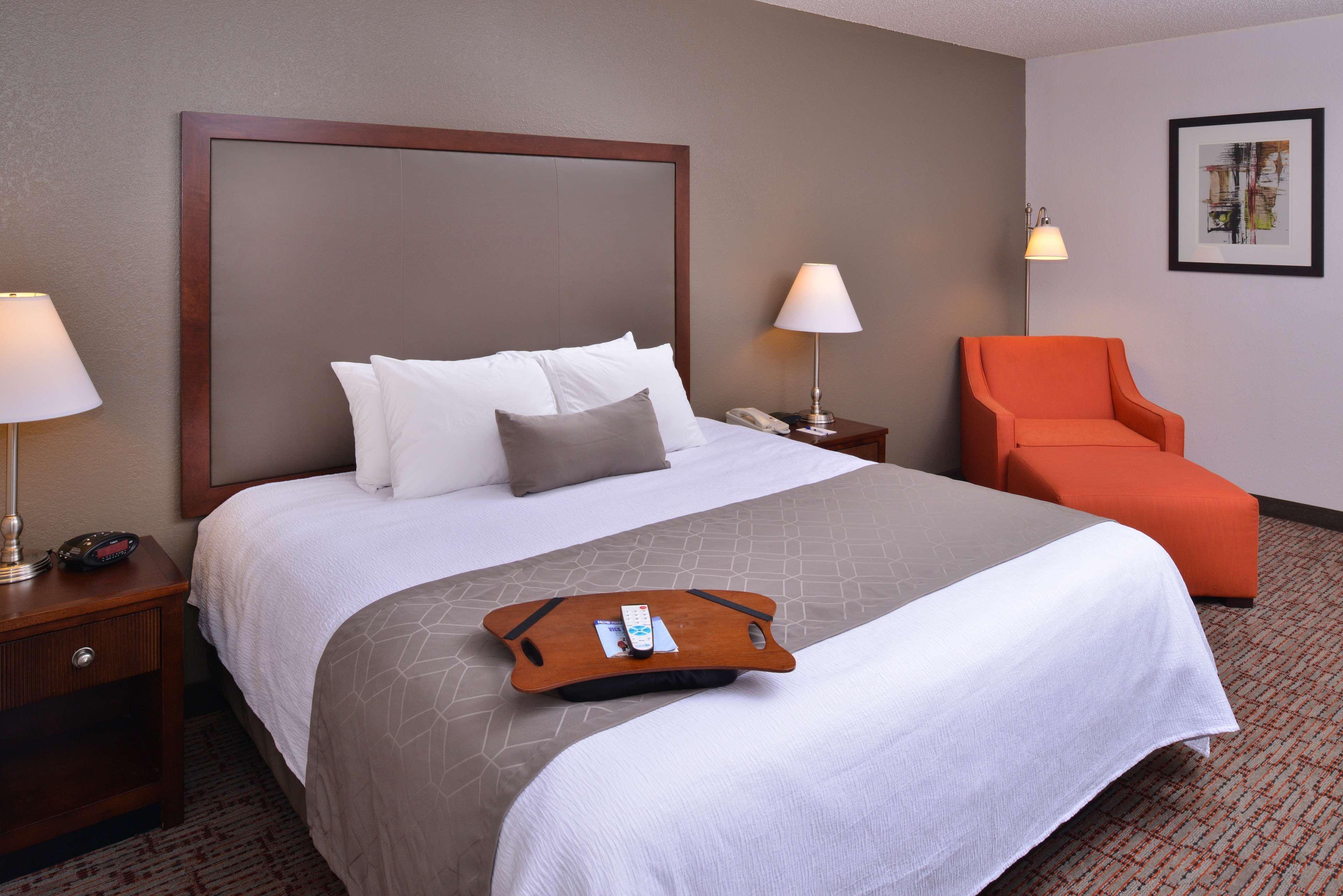 Best Western Plus Wichita West Airport Inn Экстерьер фото