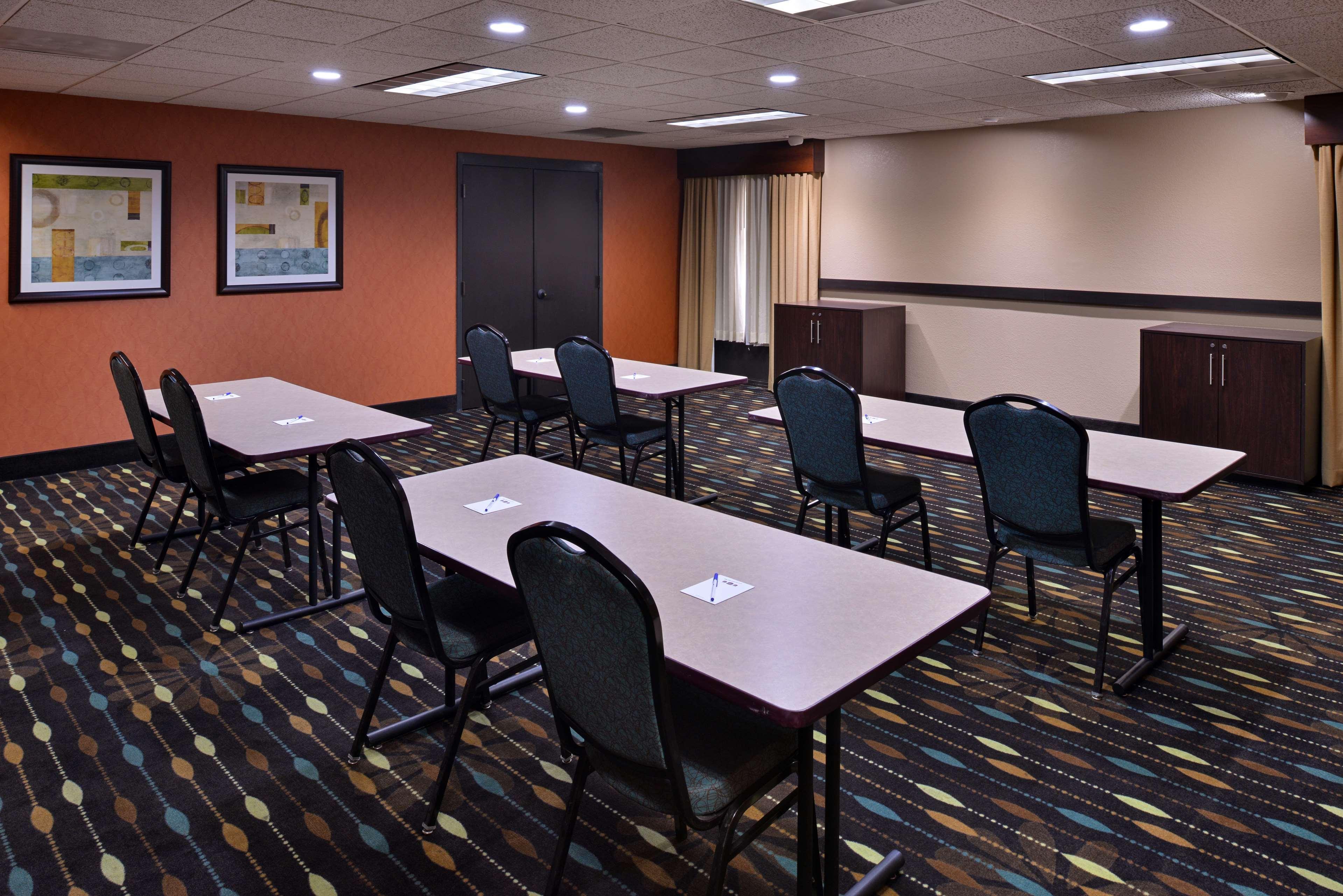 Best Western Plus Wichita West Airport Inn Экстерьер фото